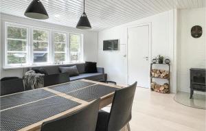 Χώρος καθιστικού στο Amazing Home In Nexø With Wifi