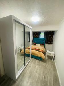 a bedroom with a bed and a large mirror at Double Room with Private Shower room Close to City center and UOB Free Onsite Parking Private Fridge with Shared Kitchen and Lounge access in Northfield