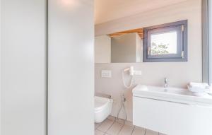 A bathroom at Gorgeous Home In Borgo San Dalmazzo Cn