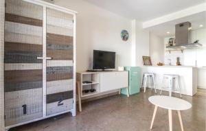 Kuchyň nebo kuchyňský kout v ubytování Lovely Apartment In Altea