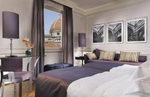 Postel nebo postele na pokoji v ubytování Brunelleschi Hotel
