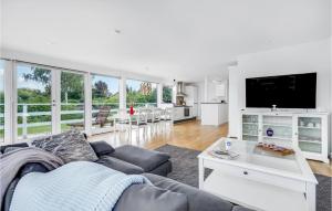 A seating area at 2 Bedroom Stunning Home In Strby