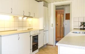 Η κουζίνα ή μικρή κουζίνα στο 2 Bedroom Amazing Home In Hasle