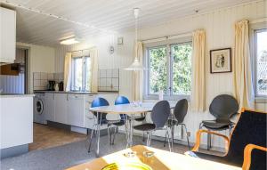 Η κουζίνα ή μικρή κουζίνα στο 2 Bedroom Amazing Home In Hasle