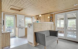 Posezení v ubytování 2 Bedroom Beautiful Home In Skjern