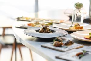 Makanan di atau berdekatan hotel