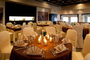 Reštaurácia alebo iné gastronomické zariadenie v ubytovaní Grand Hotel Continental + 37 fotografií
