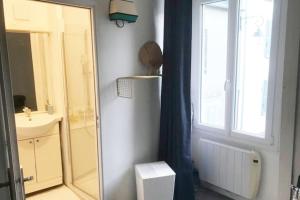 Kúpeľňa v ubytovaní Studio Le Cosy Beach - Plage 50m - Rue gratuite