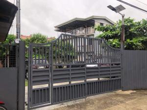 un cancello di fronte a una casa di Caza De Sierra-Home Staycation a Cebu City