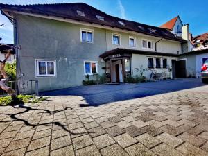 a large house with a driveway in front of it at Gut und günstig !!! in Weingarten