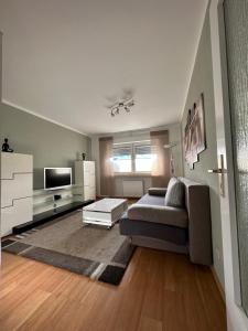 TV a/nebo společenská místnost v ubytování FeWo-City + 3 fotografie
