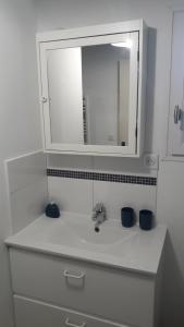 Zdjęcie z galerii obiektu OUSTAOU DU GAYET gîte de charme avec piscine privée w mieście Lourmarin