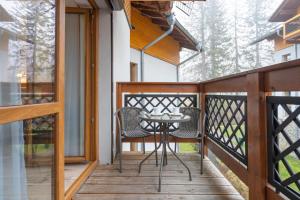 Balkón nebo terasa v ubytování Apartamenty Mała Szrenica - Okrzei 1C + 3 fotografie