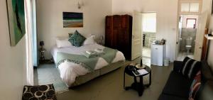 a bedroom with a large bed in a room at @19 Queenstreet in Calitzdorp