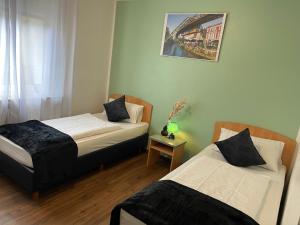 Postel nebo postele na pokoji v ubytování Residenz Hotel Wuppertal
