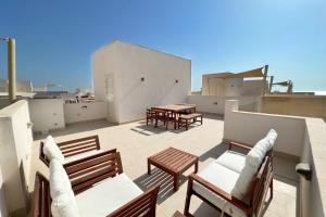 Balkón nebo terasa v ubytování Dazzling 2 BDR w Rooftop Mangroovy Free Pool & Beach Access