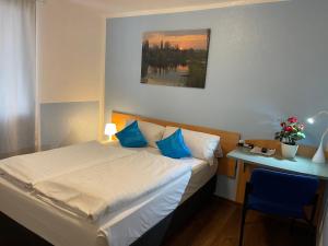 Postel nebo postele na pokoji v ubytování Residenz Hotel Wuppertal