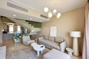 Posezení v ubytování Dazzling 2 BDR w Rooftop Mangroovy Free Pool & Beach Access