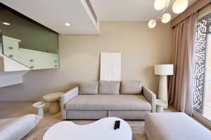 Posezení v ubytování Dazzling 2 BDR w Rooftop Mangroovy Free Pool & Beach Access