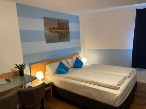 Postel nebo postele na pokoji v ubytování Residenz Hotel Wuppertal