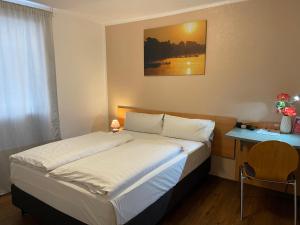 Postel nebo postele na pokoji v ubytování Residenz Hotel Wuppertal