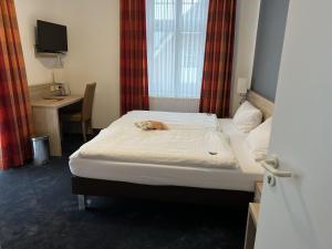 Llit o llits en una habitació de Hotel Alte Post Ostbevern