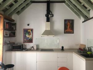 A kitchen or kitchenette at Boutique house junto al mar