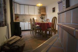 a kitchen with a table and chairs in a room at Apartmaji in sobe Marija Jera Štanjel in Štanjel