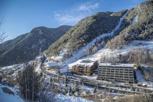 Nespecifikovaný výhled na hory nebo výhled na hory při pohledu z hotelu