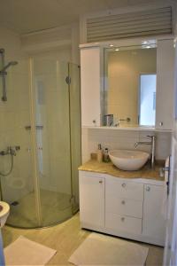 Ένα μπάνιο στο Stanistan Apartment