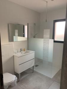 Fotografia z galérie ubytovania Villa neuve 4 chambres Cala Rossa ! v destinácii Lecci