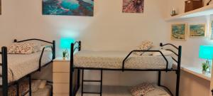 Posteľ alebo postele v izbe v ubytovaní Casa con jardín a 40 metros de la playa. VR.