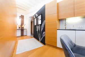 Кровать или кровати в номере revLIVING Historic Lodge Oldtown Apartment Krems