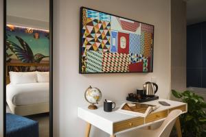 a hotel room with a desk and a bed at Urban Karalis by Accomodo in Cagliari