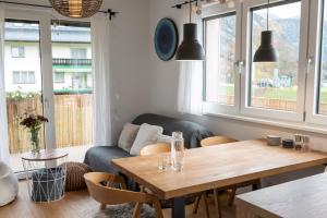 Posedenie v ubytovaní JARA APARTMENT- Ramsau am Dachstein + 37 fotografií