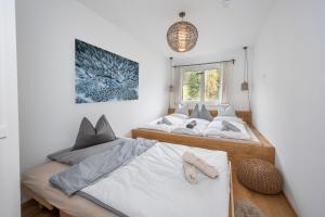 Łóżko lub łóżka w pokoju w obiekcie JARA APARTMENT- Ramsau am Dachstein