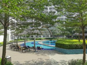 Bazén v ubytování Apad@graceresidences nr BGC nebo v jeho okolí