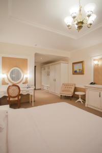 a large bedroom with a bed and a mirror at Orly Park-Hotel in Kyiv