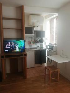 Kuchyňa alebo kuchynka v ubytovaní STUDIO PARIS BASTILLE