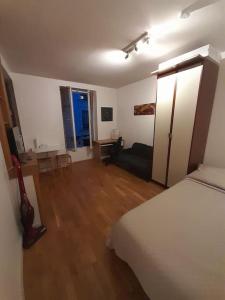 Posteľ alebo postele v izbe v ubytovaní STUDIO PARIS BASTILLE