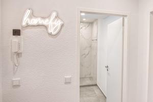 A bathroom at Homefy Business Apartment - Messe - Düsseldorf - Balkon - Aufzug