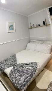 a small bedroom with a bed with a white bedspread at Large 4 Bedrooms House in Coventry for Contractors in Whitley