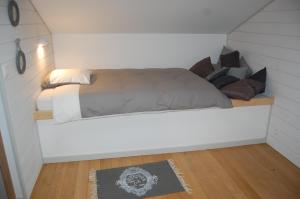 Photo de la galerie de l'établissement Sous le Saule Holiday Home, à Heyd 4 autres photos