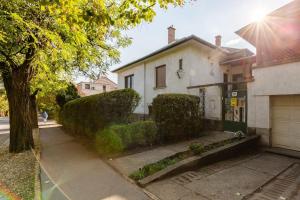 Budova, v ktorej sa apartmán nachádza