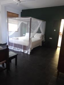 Postel nebo postele na pokoji v ubytování Sunil Garden Guesthouse