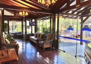 a living room with a blue tape wrapped around a room at Pousada Gramado in Gramado