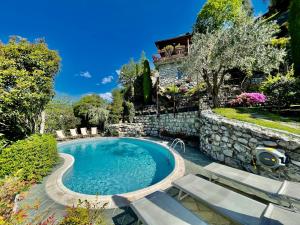 Bazén v ubytování Eden sul Lago di Como nebo v jeho okolí