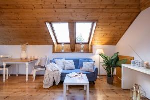 Ruang duduk di APARTMENT KLAGENFURT Landhaus Wulfenia - with Free Parking, Sauna, Smart-TV and Air Conditioning