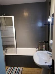 Kúpeľňa v ubytovaní Appartement T2 Ax-les-thermes