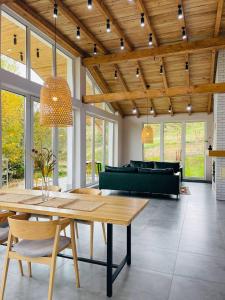 Posezení v ubytování IZKI Eco Resort